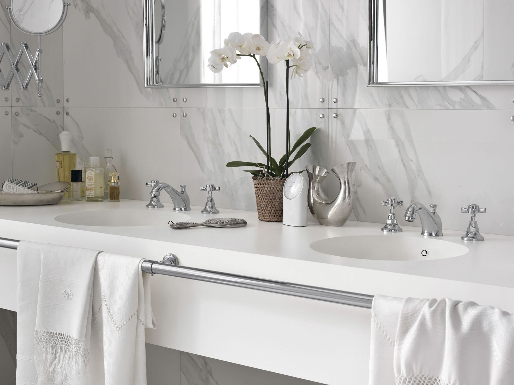 sites/corian.uk/IMG/jpg/bathroom-surface-modern-retro-purity-01.jpg